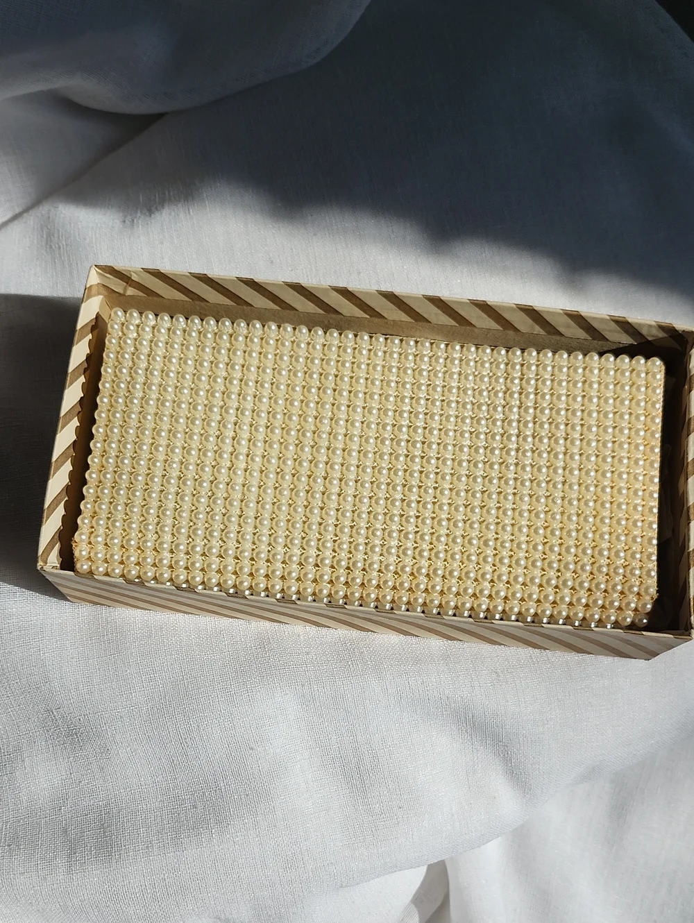 JR USA Ex Cond Vintage 50's Faux Pearl Gold Tone Snap Closure Box Clutch, $25